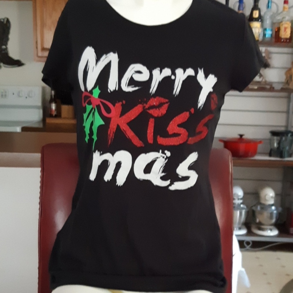 Merry Kissmas T shirt